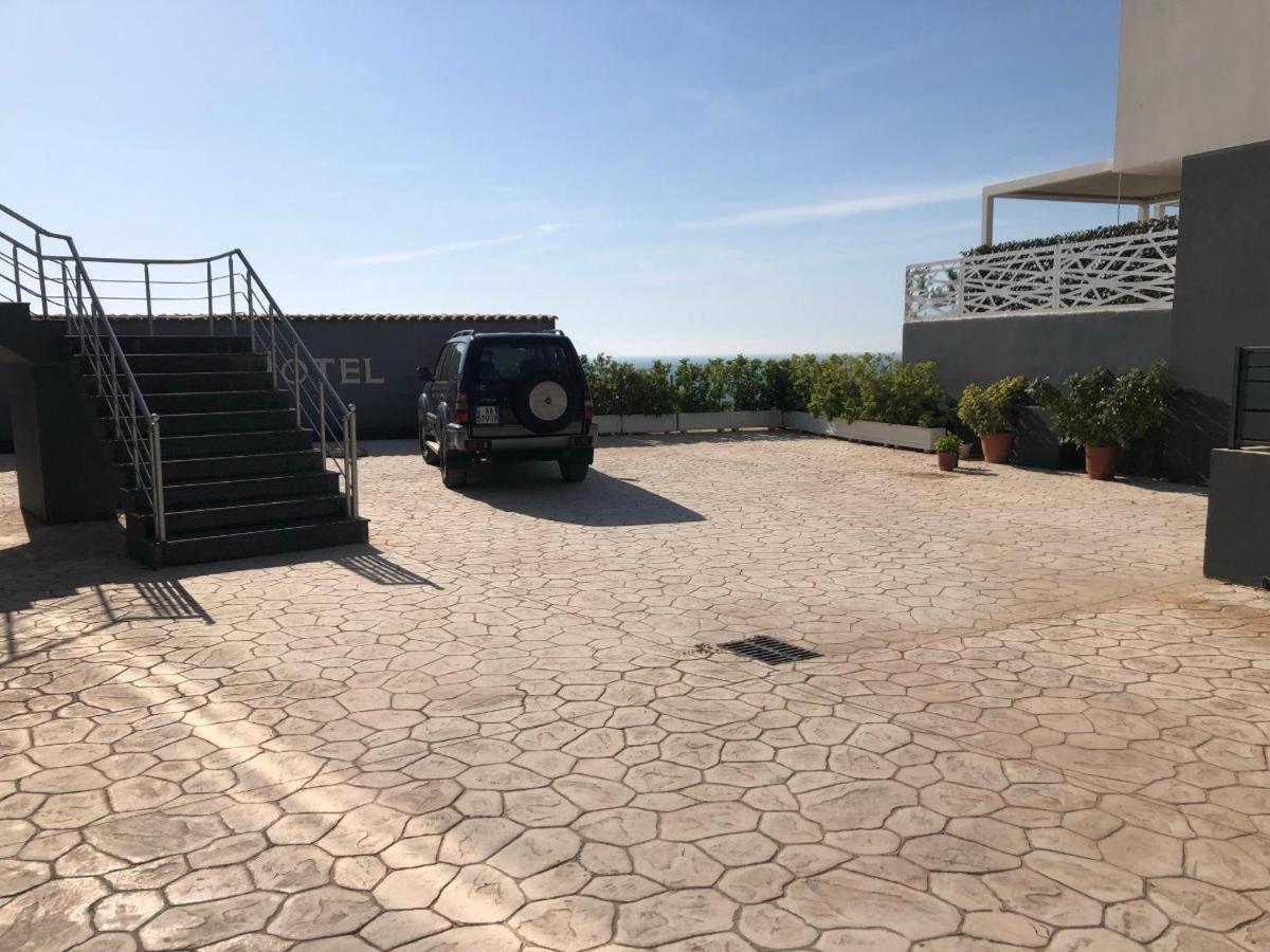Al Hotel Vlorë Esterno foto