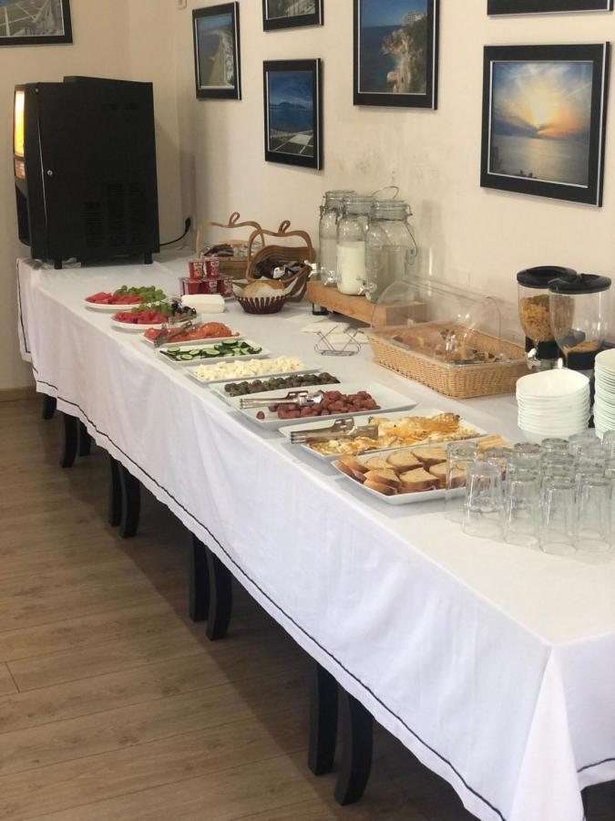 Al Hotel Vlorë Esterno foto