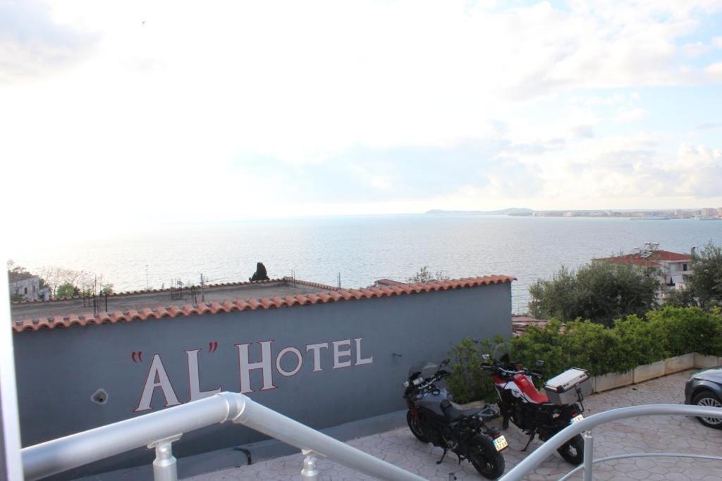 Al Hotel Vlorë Esterno foto