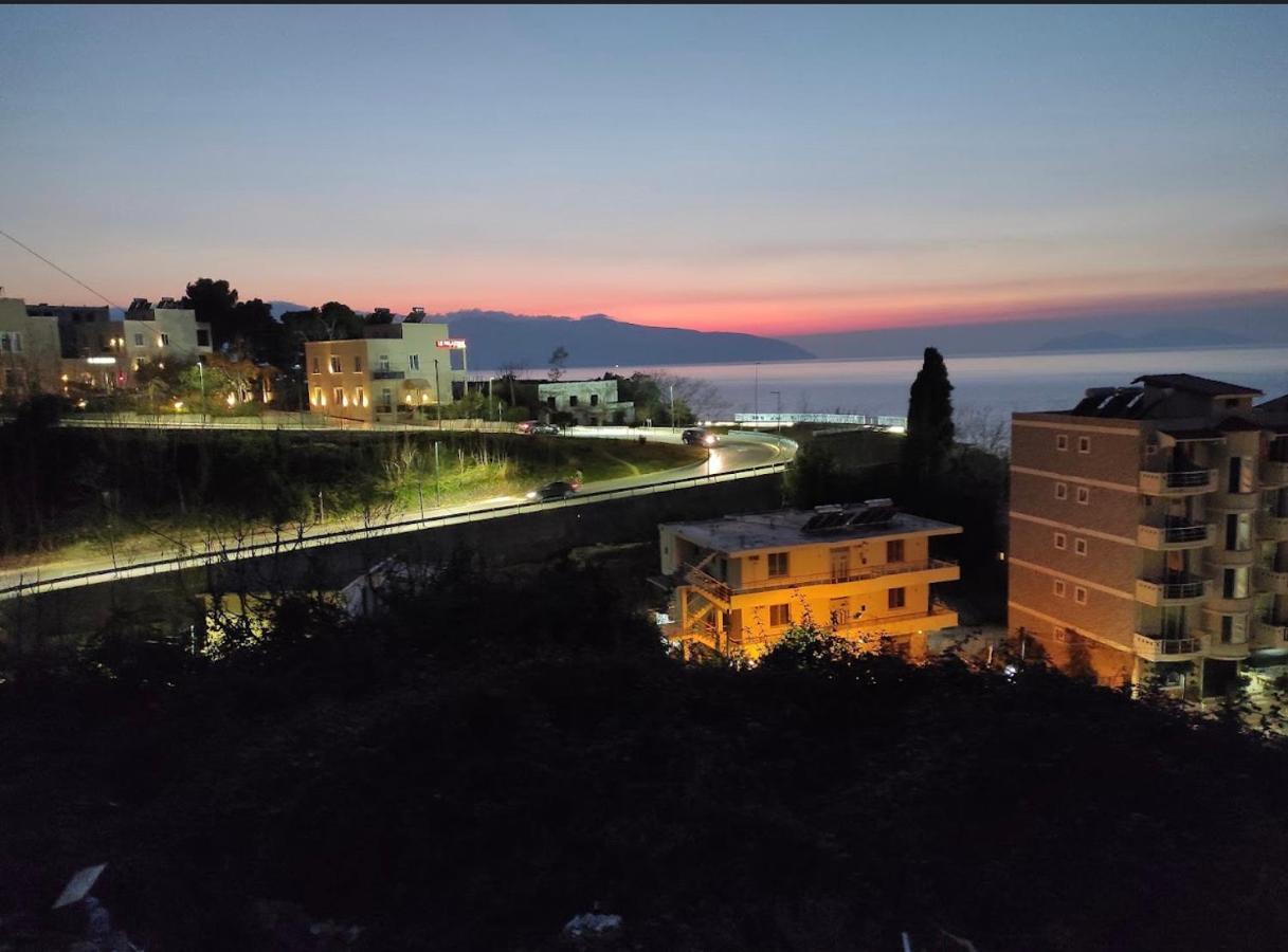 Al Hotel Vlorë Esterno foto