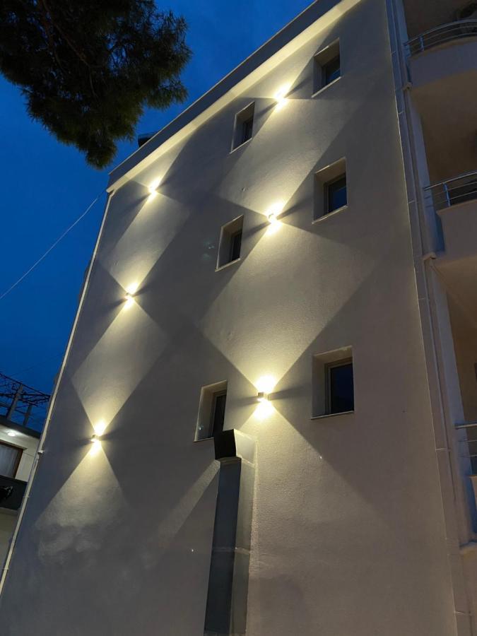 Al Hotel Vlorë Esterno foto