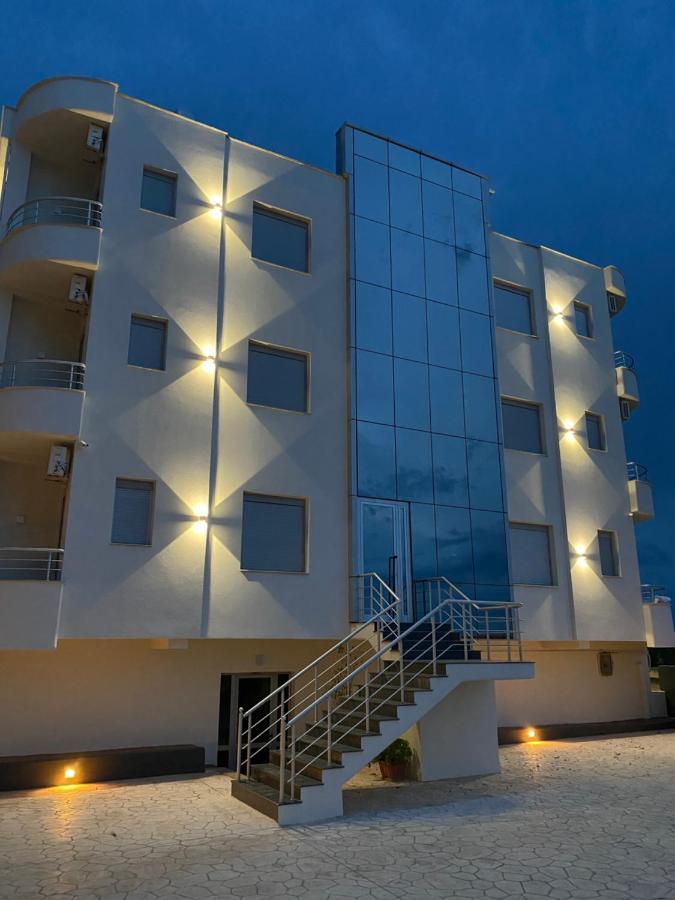 Al Hotel Vlorë Esterno foto