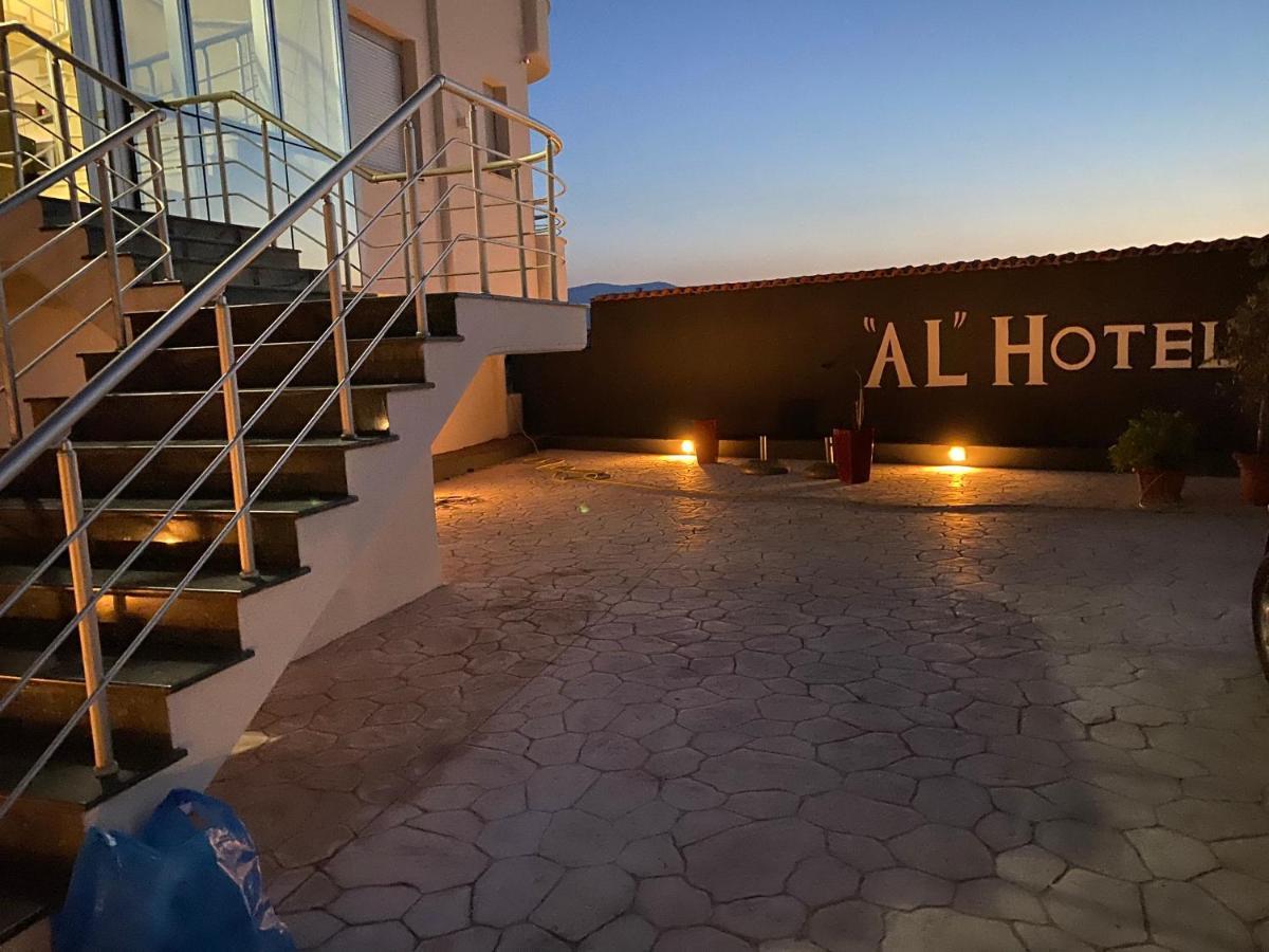 Al Hotel Vlorë Esterno foto