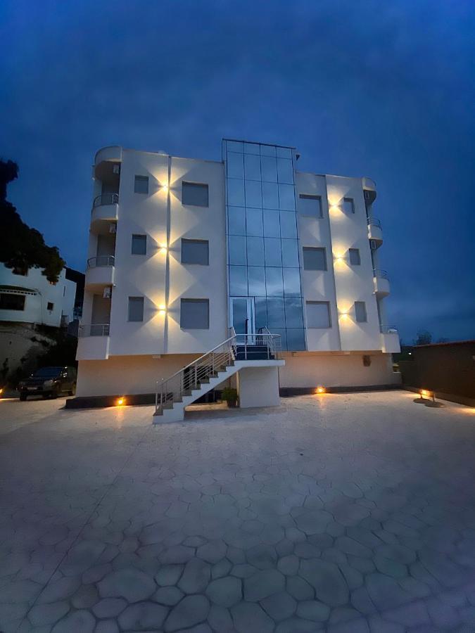 Al Hotel Vlorë Esterno foto