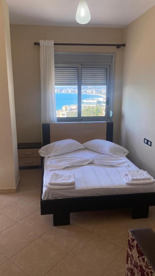 Al Hotel Vlorë Esterno foto