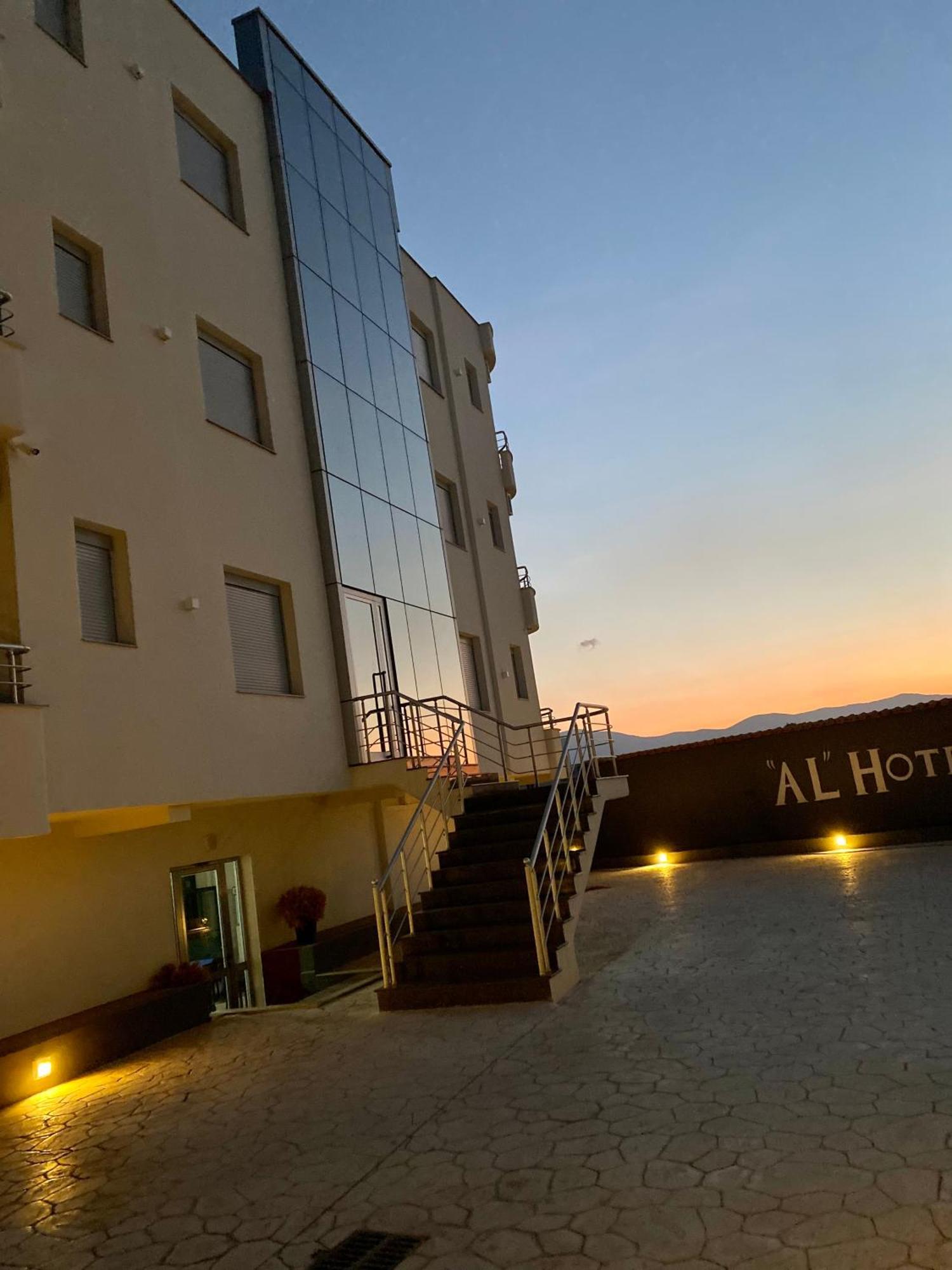 Al Hotel Vlorë Esterno foto