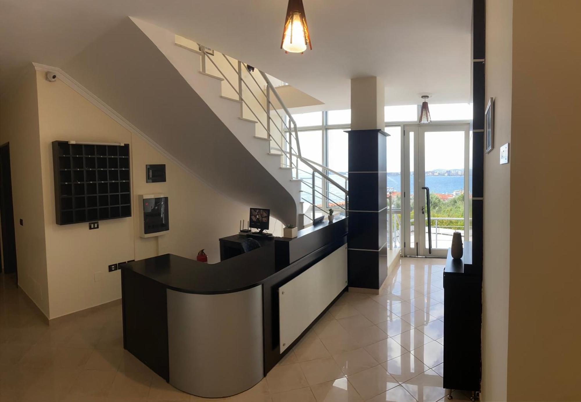 Al Hotel Vlorë Esterno foto